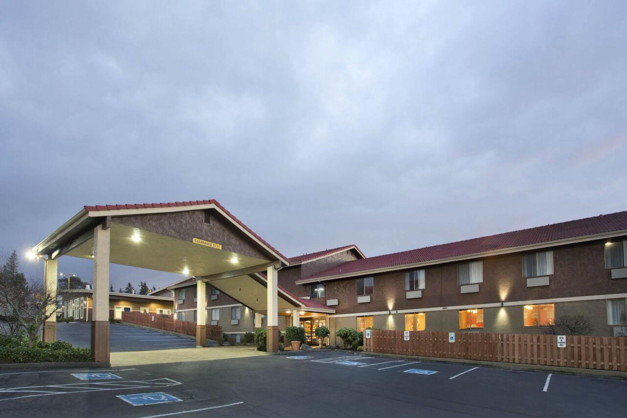 Red Lion Inn And Suites Федерал Уей Екстериор снимка